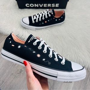 NWT Converse Chuck Taylor All Star Women’s Shoes